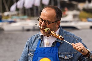 Aktorius A. Žiurauskas išdavė šašlykų receptą: marinuosite vos 15 minučių, o skonis – stebuklingas