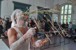 Šamano žolių kvapas į Priekulės stotį atviliojo dvasias iš fotomenininko pasaulio