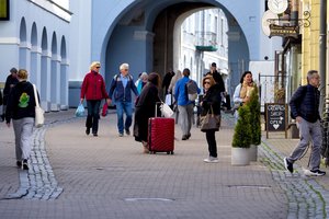 Siūlo įpareigoti vaikus išlaikyti savo tėvus – nuo algos būtų nuskaičiuojami 5 proc.