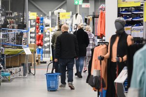 Daugiau nei pusė gyventojų tikisi atlyginimų augimo: nori sau leisti nusipirkti ne tik tai, kas būtina