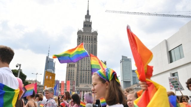 Varšuvoje įvyko LGBTQ eitynės, bet joms pritaria ne visi: tikina – skaudu, kai politikai vadina mus ligoniais
