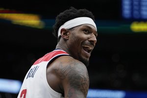 Skambus perėjimas NBA: vietoje Ch. Paulo į „Suns“ atvyksta B. Bealas