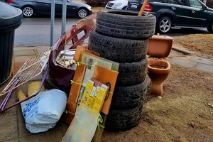 Erzinantys kvapai ir širšės prie konteinerių: kelios paprastos taisyklės padės šių problemų išvengti