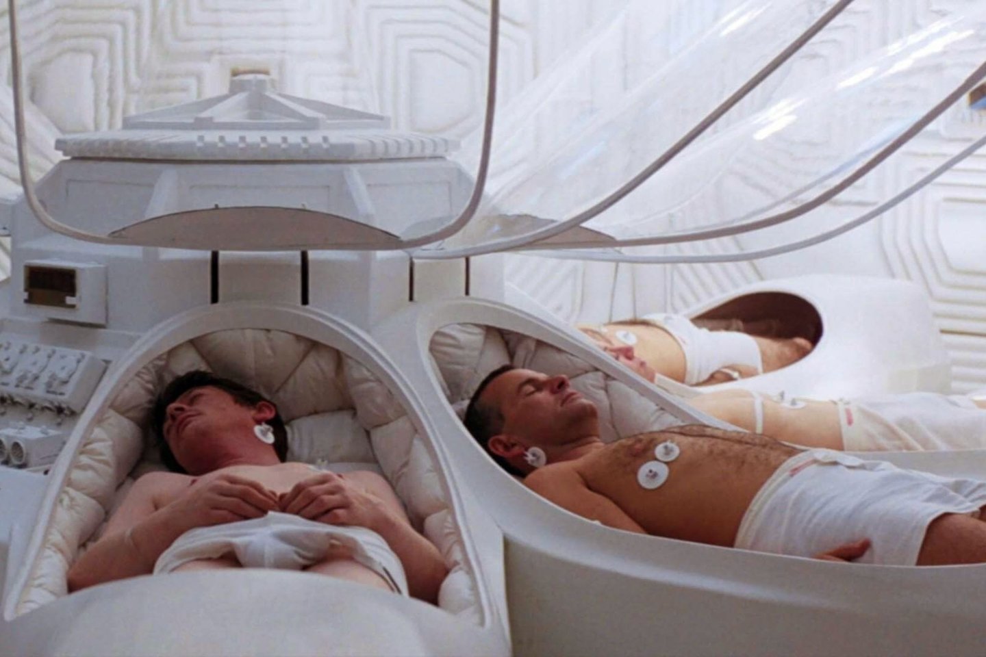  Kadras iš filmo „Alien“. Erdvėlaivio „Nostromo“ įgula bunda iš hibernacinio miego.<br> 20th Century Fox iliustr.