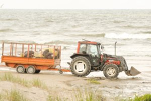 Specialistai aiškinosi, kokias šiukšles palieka pajūrio paplūdimių lankytojai: blogiausia situacija – populiariausiose pakrantėse