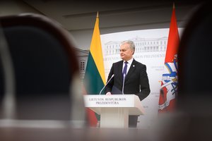 Prezidentas: susisiekimo infrastruktūros būklė šalyje tapo apgailėtina