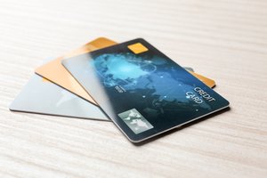 Mikroplastiko tarša: per savaitę sukvėpuojame daugmaž bankinę kortelę