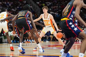 Matas Buzelis rugsėjį sulauks galimybės išbandyti save vyrų krepšinyje