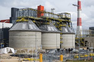 Sostinę pasiekė pirmoji Vilniaus kogeneracinėje jėgainėje pagaminta šiluma iš biomasės