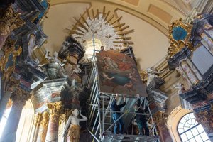 Į Vilniaus Šv. Kotrynos bažnyčios didįjį altorių grąžinti Simono Čechavičiaus paveikslai