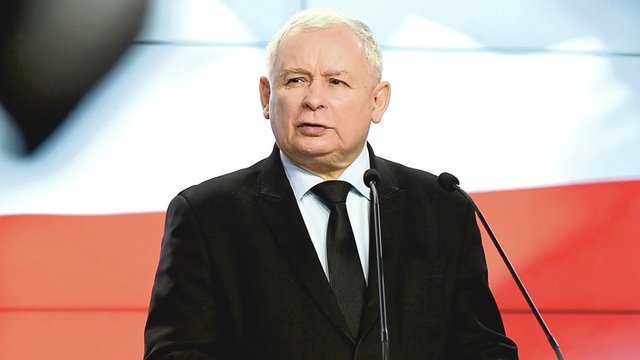 Prieš artėjančius Lenkijos parlamento rinkimus, J. Kaczynskis grįžta į vyriausybę