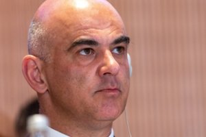 Šveicarijos prezidentas netikėtai nusprendė pasitraukti iš vyriausybės