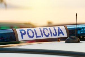 Latviją sukrėtė didžiulė tragedija: po paieškų rasta negyva 7-metė, sulaikyti tėvas ir pamotė