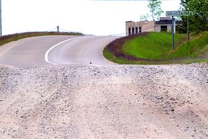 Kaimas kelio remonto maldauja dvidešimt metų: „Valdžia tiesiog tyčiojasi iš mūsų“