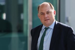 Vienu kandidatu mažiau: JK gynybos ministras B. Wallace'as atmetė galimybę būti NATO vadovu