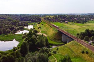 Dėl NATO viršūnių susitikimo laikinai bus atnaujintas traukinių eismas maršrutu Vilnius–Vilniaus oro uostas: kursuos iki 36 kartų per dieną
