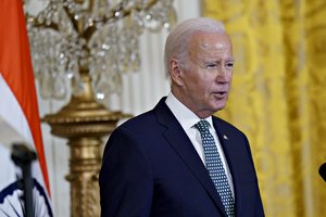 J. Bidenas laikosi savo: nesigaili, kai Xi Jinpingą pavadino diktatoriumi
