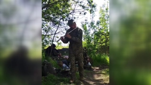 Ukrainos gynėjams nieko nėra neįmanomo: karys pademonstravo savo talentą