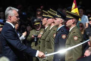 G. Nausėda 59 kariūnams suteikė pirmąjį karininko – leitenanto laipsnį