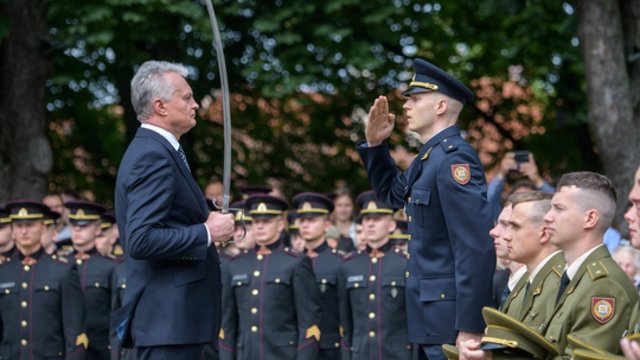 Vilniuje – iškilminga ceremonija: Lietuvos karo akademijoje suteiktas pirmasis karininko laipsnis