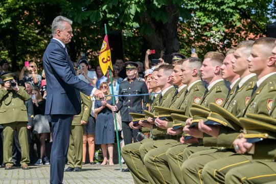 Karininkų gretas papildė Lietuvos karo akademijos absolventai