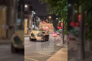 Kas vyksta Maskvoje? Gatvėse užfiksavo karinę techniką, paskelbė apie specialias priemones