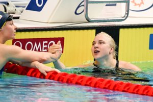 Italijoje – lygių sau neturėjusi R. Meilutytė, į finalą įplaukė ir K. Teterevkova