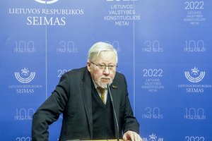 V. Landsbergis įvertino situaciją Rusijoje: „Mėšlo krūva griūva. Eilinės tironijos galas“