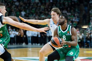 Nepaaiškinamas buvusio žalgiriečio įtūžis: į žemę sviedė trenerio derinių lentą