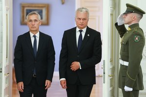 Į Lietuvą atvykusiam NATO vadovui – G. Nausėdos raginimas: savaitgalio įvykiai verčia imtis realių veiksmų