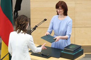 Prisiekė naujoji VRK pirmininkė L. Petronienė