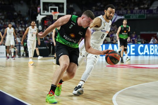 „Barcelona“ taikinyje – Badalonoje žaidęs taikliarankis