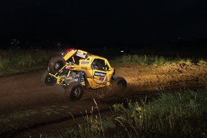 Naktinis Breslau: maudynės balose ir purvo voniose, į Gelažninkus trinktelėjo kitų lietuvių ekipažas