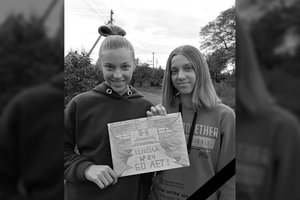 Per kruviną Rusijos raketų ataką Ukrainos picerijoje žuvo 14-metės dvynukės