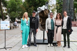 Vilniuje atrakinta geležinė širdis primena, kad kiekviena širdis yra mylinti, tik turime ją atverti
