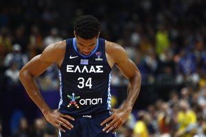 Šokas Graikijoje – G. Antetokounmpo dalyvavimas pasaulio čempionate pakibo ant plauko