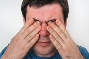 Akyse žaibuoja arba mirga vaizdas? Gydytoja pasakė, ką tai reiškia