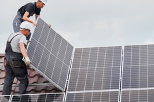 Spėkite į vasaros traukinį: kodėl svarbu saulės elektrinę įsirengti dabar?