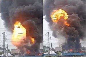 Rusijoje – didžiulis gaisras: ugnis masiškai išplito chemijos gamyklos teritorijoje