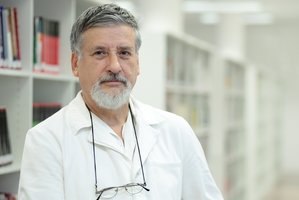 Vėžiu susirgęs onkologas akimirksniu suvokė, kad popieriai prasti – žinią pranešęs kolega pravirko