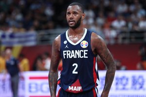 Dar vienas prancūzas susigundė rusų kruvinais pinigais