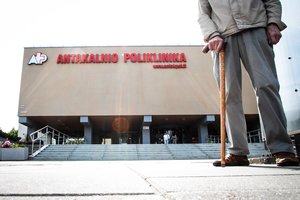 Liūdna vilniečio dalia – kęsti skausmą: gydytojas žada priimti tik lapkritį