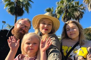 Garsaus teatralo šeimos kelionės kemperiu „į niekur“ nesustabdė net netikėtas nėštumas