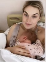 Grupės „Kristal“ narė Miglė Pivoriūnaitė pasidalijo džiugia naujiena: susilaukė pirmagimės