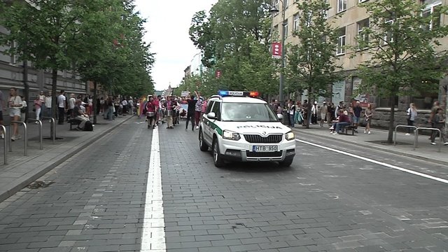 „Vilnius Pride 2023“ neapsieita be incidentų: eismo ribojimų nepaisantis vairuotojas vos nesuvažinėjo dalyvių