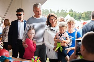 Vingio parke vyko globojančių šeimų festivalis „Čia gera augti“: dalyvavo ir pirmoji šalies pora