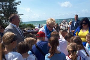 Palangoje ilsėsis vaikai iš Bučos – pasitikti pirmuosius stovyklautojus atvyko ir I.Šimonytė