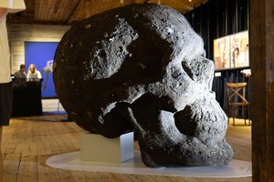 Palangoje pristatyta J. Vaitkutės instaliacija: ar šiukšlės yra tai, ką norime palikti po savęs