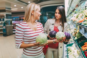 Dviejų gražuolių pokalbis parduotuvėje abejingų nepaliko: „Mažiausiai dešimt atsisuko“