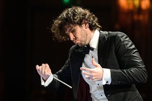 Dirigentui Ričardui Šumilai opera „Kaimo garbė“ – proga atskleisti savo muzikalumą